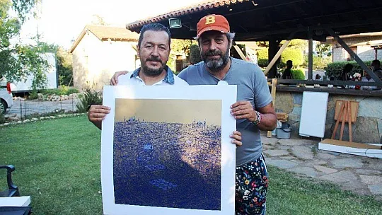 Şarkıcı Bora Gencer ünlü ressamın tablosunu almak için ter döktü