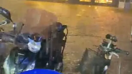 Fethiye'de sağanak Yağış  Etkisini Gösterdi Yollar Göle Döndü