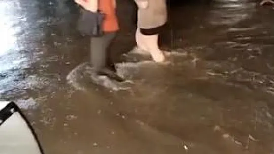 Fethiye'de sağanak Yağış  Etkisini Gösterdi Yollar Göle Döndü