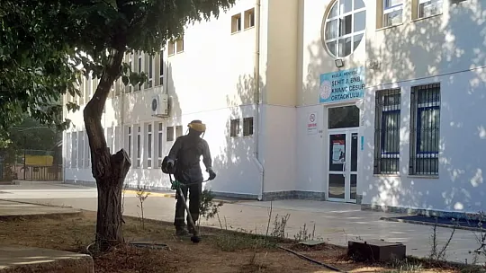 Okullara Yeni Dönem Öncesi Bahçe Temizliği