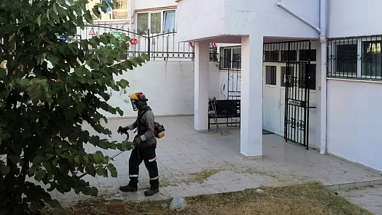 Okullara Yeni Dönem Öncesi Bahçe Temizliği