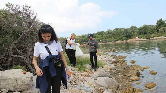 Sedir Adası'nda Su Altı Ve Kıyı Temizliği