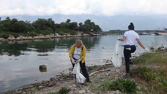 Sedir Adası'nda Su Altı Ve Kıyı Temizliği