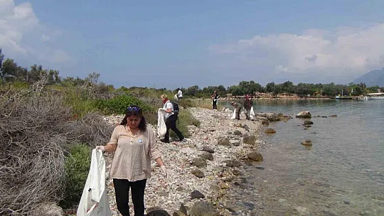 Sedir Adası'nda Su Altı Ve Kıyı Temizliği