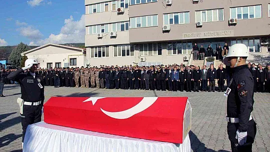 ŞEHİT KOMİSER İÇİN EMNİYET MÜDÜRLÜĞÜNDE TÖREN