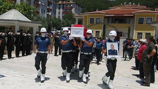 Şehit polis toprağa verildi