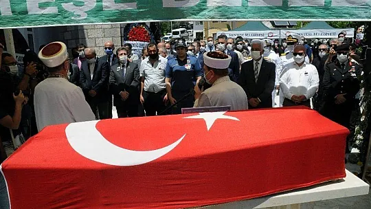 Şehit polis toprağa verildi