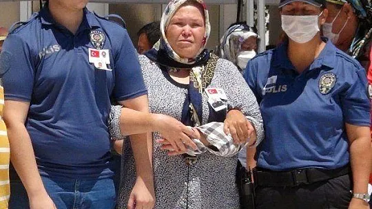 Şehit polis toprağa verildi