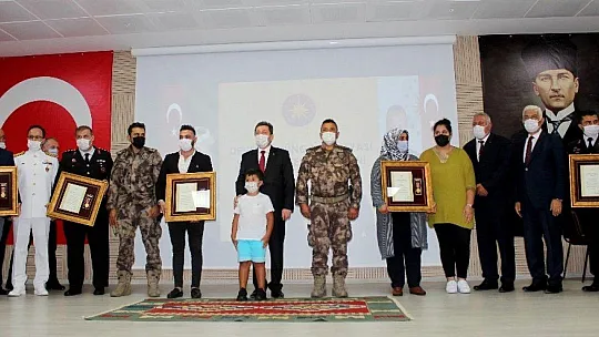 Şehit yakınları ve Gazilere Devlet Övünç Madalyası verildi