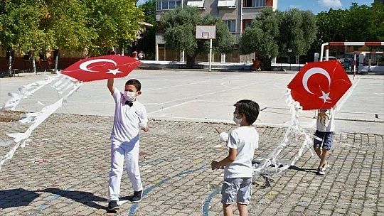 Sembolik karne töreni ve uçurtma etkinliği düzenlendi