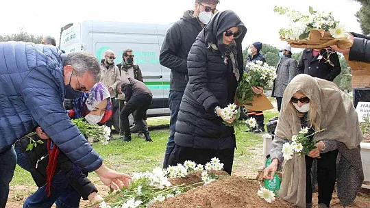 Seray Sever, gözyaşları içerisinde babasına veda etti