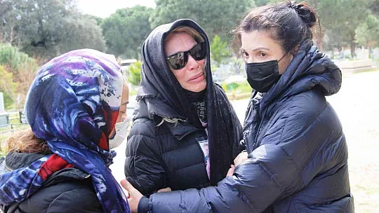 Seray Sever, gözyaşları içerisinde babasına veda etti