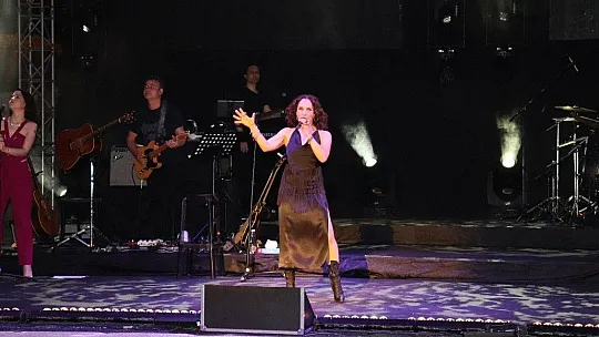 Sertap Erener üçte üç yaptı