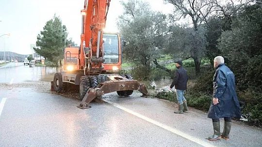 Servis minibüsünde mahsur kalan öğrenciler kurtarıldı
