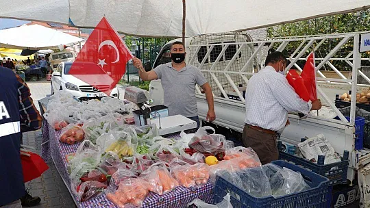 Ortaokul öğrencisinin bayrak isteği yerine getirildi