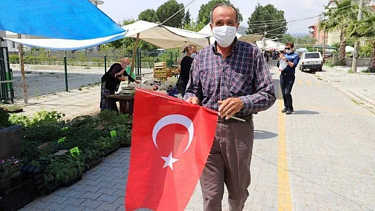 Ortaokul öğrencisinin bayrak isteği yerine getirildi