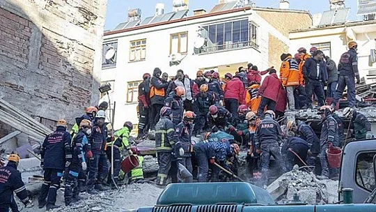 Seydikemer'den Depremzelere Erzak Yardımı