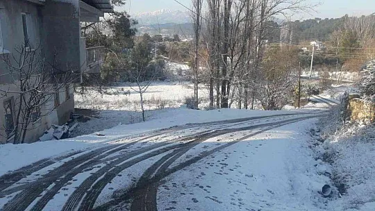 Seydikemer beyaza büründü