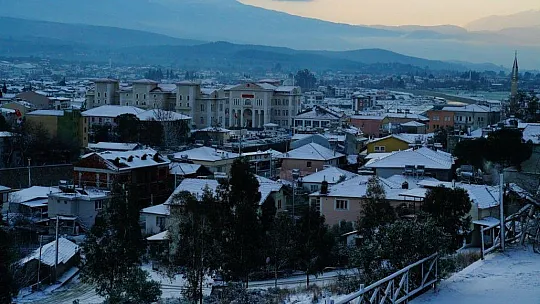 Seydikemer beyaza büründü
