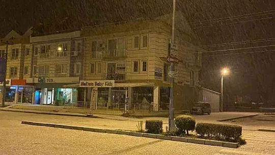 Seydikemer beyaza büründü