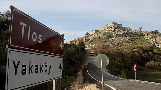 Seydikemer'de antik kent önündeki istinat duvarı tarihle renklendi