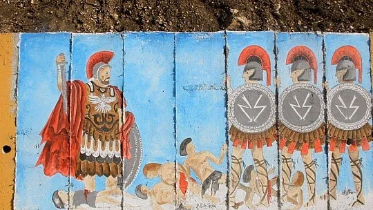 Seydikemer'de antik kent önündeki istinat duvarı tarihle renklendi