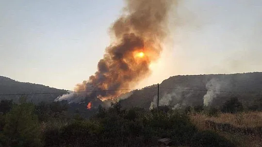 Seydikemer'de çıkan orman yangını devam ediyor