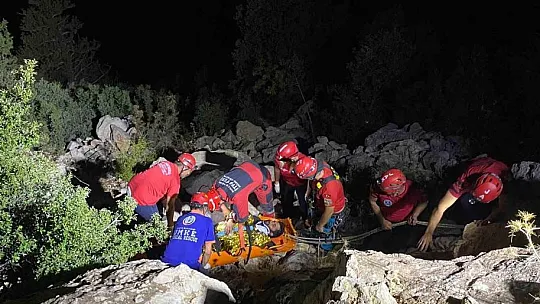 Kayalıklara düşen kişi kurtarıldı