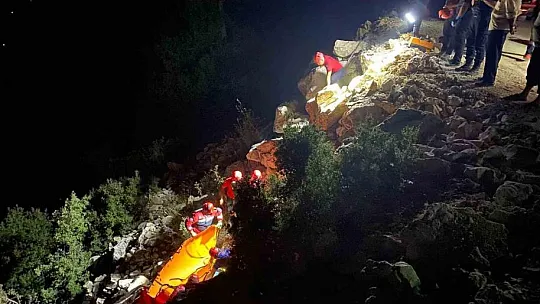 Kayalıklara düşen kişi kurtarıldı