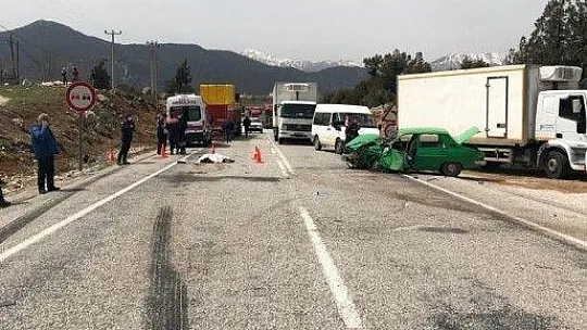 Seydikemer'de otomobil, tırla çarpıştı: 1 ölü