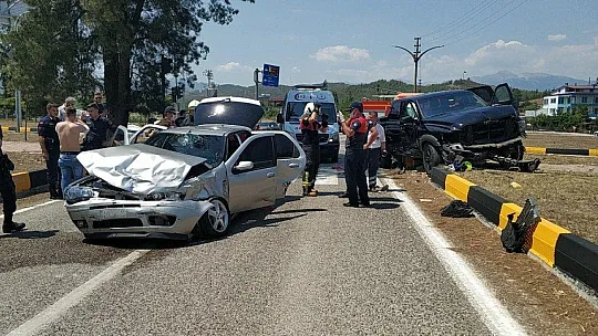 Seydikemer'deki trafik kazasında 3 kişi yaralandı