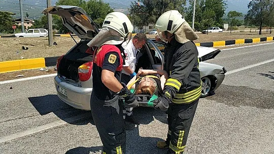 Seydikemer'deki trafik kazasında 3 kişi yaralandı