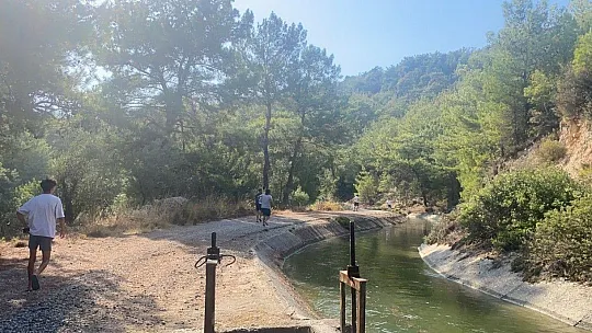 Seydikemer yangını rüzgarın şiddeti ile büyüyor