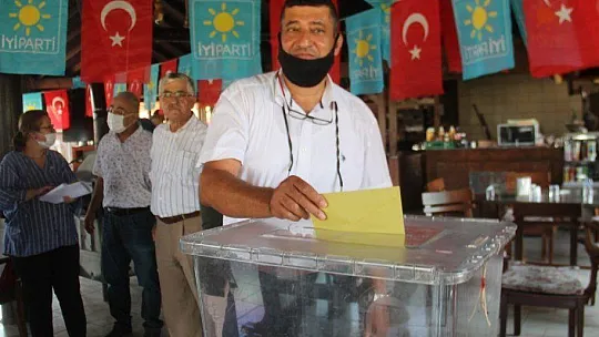 SEYDİKEMER İYİ PARTİ'DE GÜLER, GÜVEN TAZELEDİ