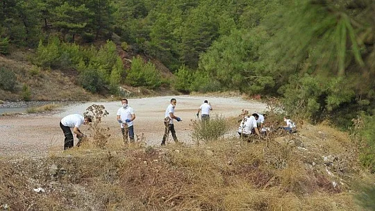 Seyir Tepesi'nden 70 torba çöp çıktı