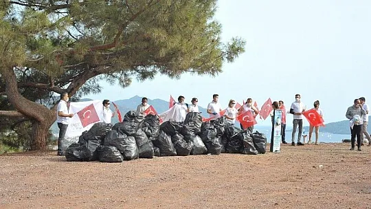 Seyir Tepesi'nden 70 torba çöp çıktı