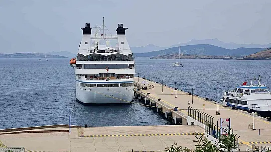 Sezonun dördüncü gemisi Bodrum'a geldi