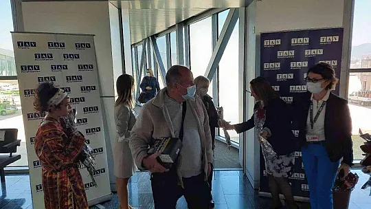 Sezonun ilk dış hat uçuşu karşılandı