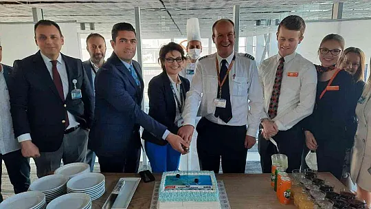 Sezonun ilk dış hat uçuşu karşılandı
