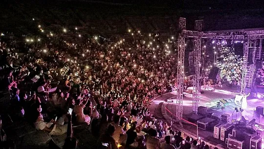 Sibel Can'a Bülent Ersoy'dan büyük sürpriz