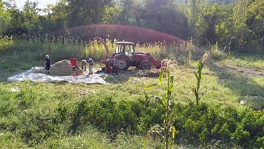 Silaj makinesi çiftçinin kolunu kopardı