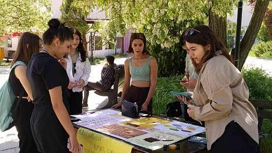 Simülasyon etkinliğinde engelli arkadaşlarıyla empati kurdular