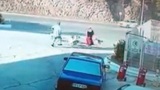 Sınava giderken köpeklerin saldırısına uğradı