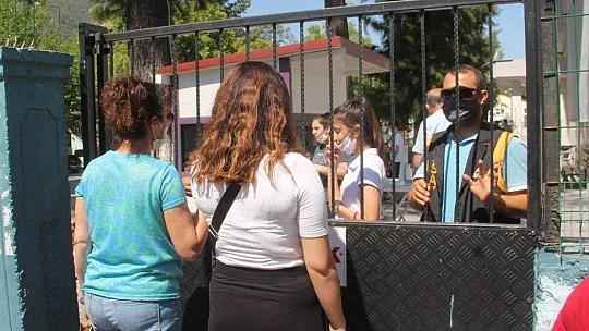 FETHİYE'DEKİ LGS SORUNSUZ GEÇTİ