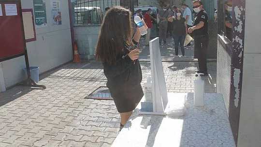 FETHİYE'DEKİ LGS SORUNSUZ GEÇTİ