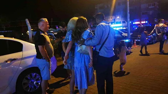 Sokak ortasında kavga eden şahıslar, kavgayı görüntüleyen muhabire saldırdı