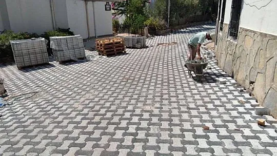 SOKAK VE CADDELERDE ÇALIŞMALAR ARALIKSIZ DEVAM EDİYOR