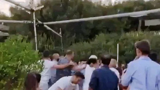 Sosyetik işletmede yumruklar havada uçuştu