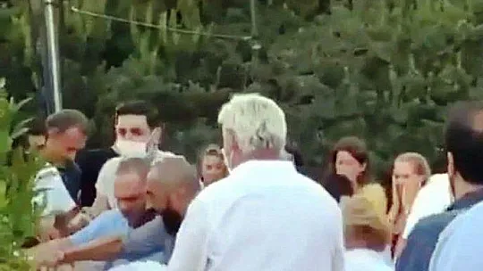 Sosyetik işletmede yumruklar havada uçuştu