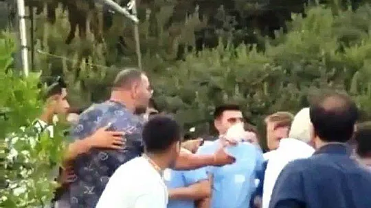 Sosyetik işletmede yumruklar havada uçuştu